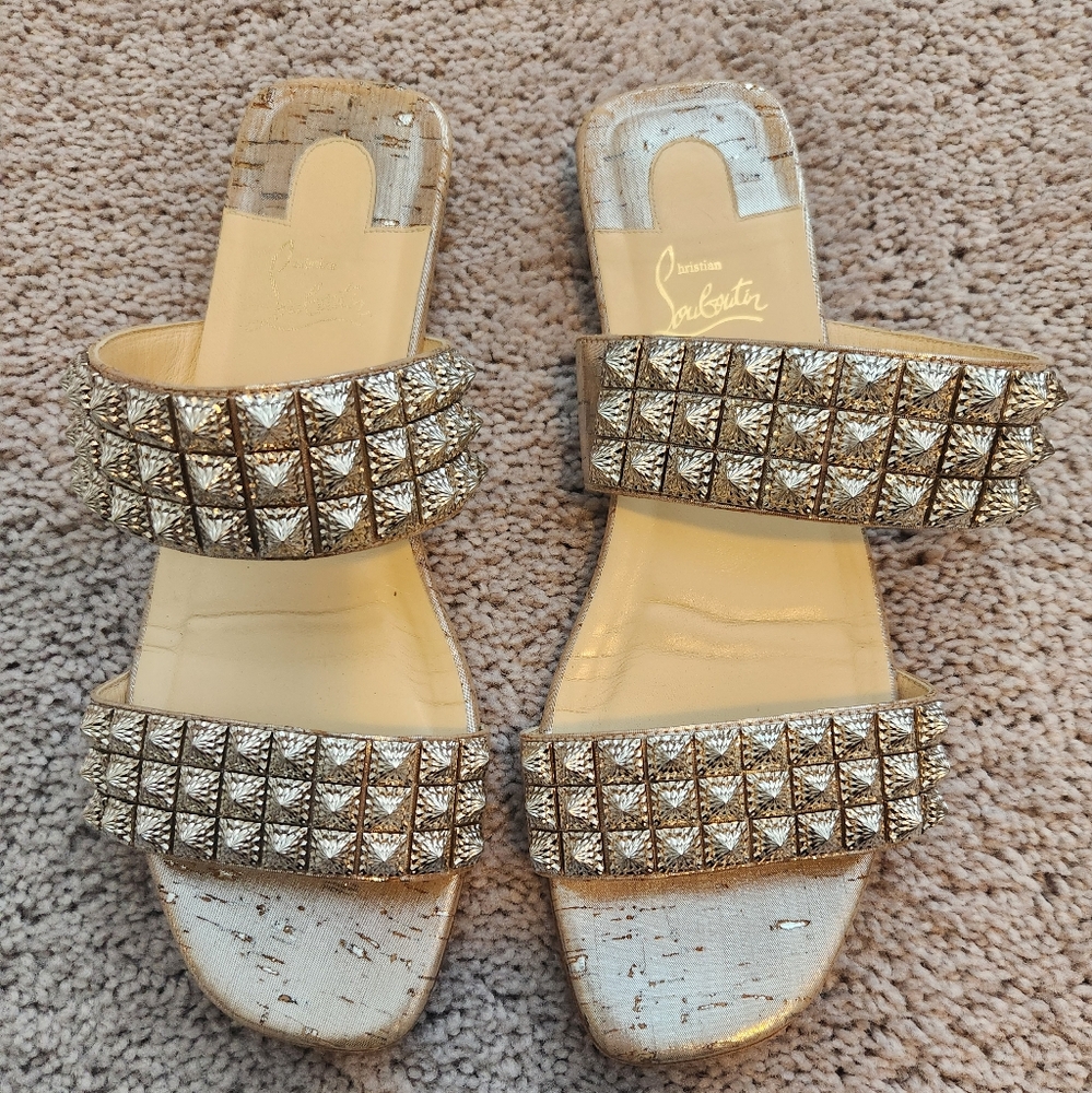 Christian Louboutin Sz40 Flat Platinum Sandals